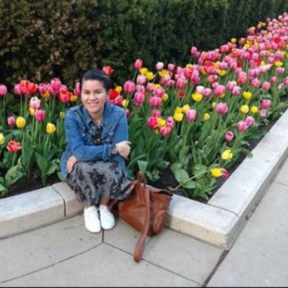 Meet your Posher, Gabriela - Picture 1 of 1